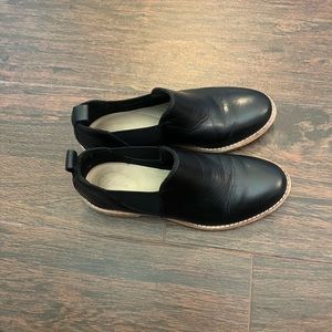 Clark’s size 6 black leather shoes.  Super comfortable